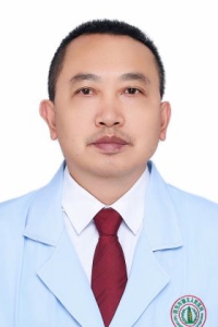 何 林